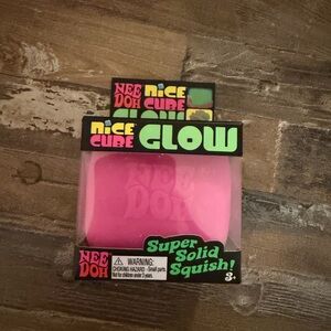NEW NeeDoh Nice Cube Glow Super Solid Squish - Pink